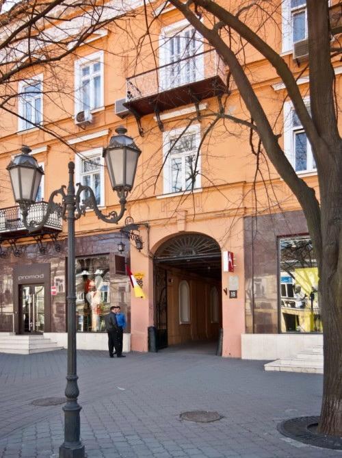New Vip Aparts Deribasovskaia Odesa Exterior photo